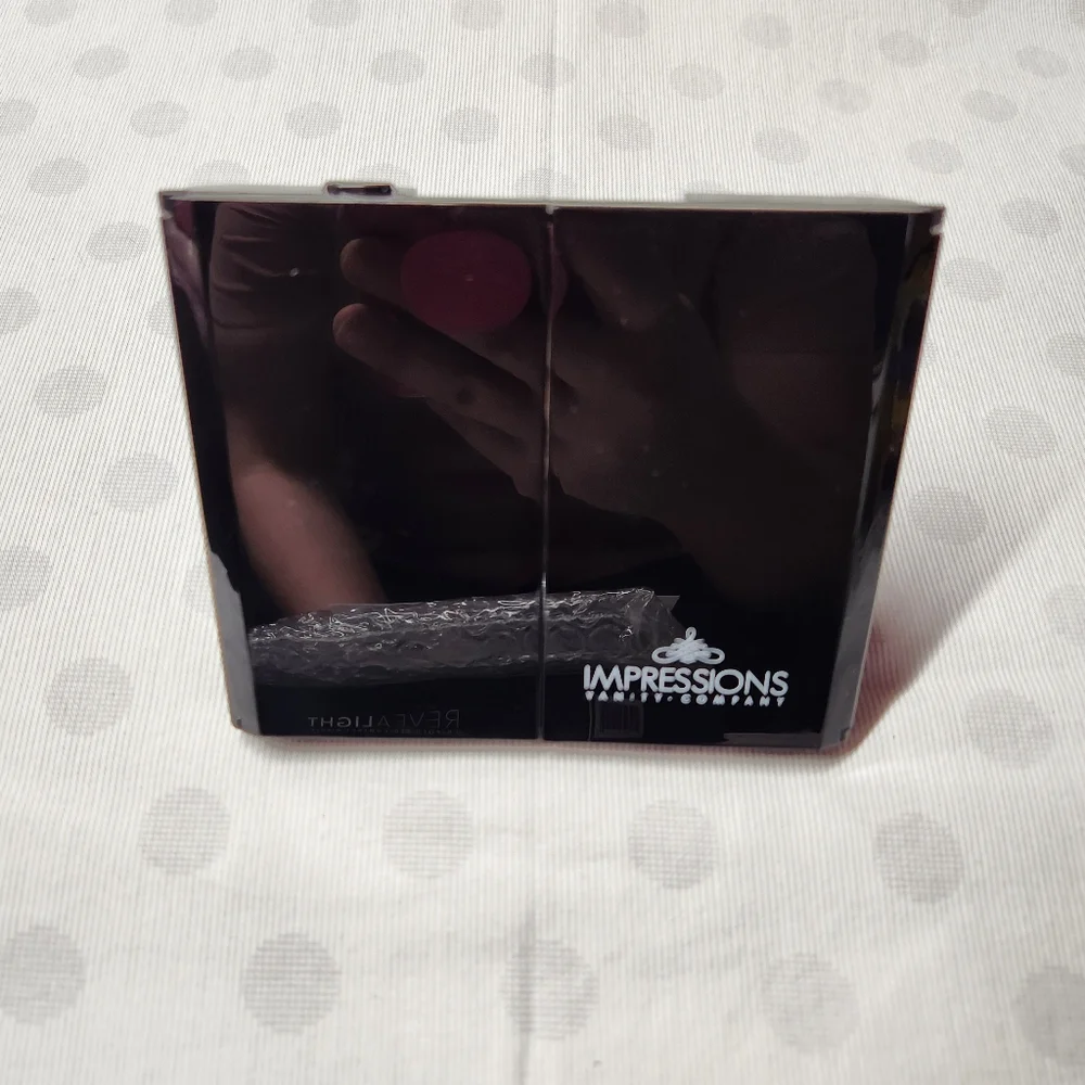 Impressions Vanity - Revealight - Trifold LED Compact Mini Mirror - Pro Black